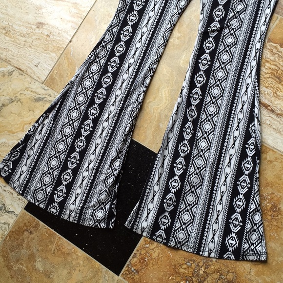 Supersoft superstretchy Vertical pattern flare leg - Picture 3 of 8